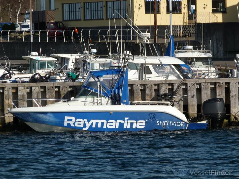 snehvide raymarine (Fishing vessel) - IMO , MMSI 219019213, Call Sign XPE5869 under the flag of Denmark