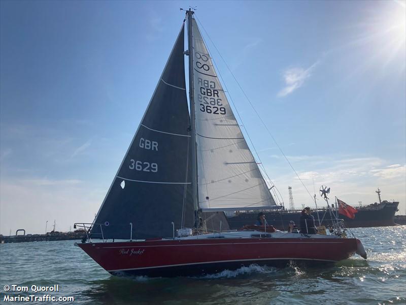red jacket (Pleasure craft) - IMO , MMSI 235101149, Call Sign 2GWT2 under the flag of United Kingdom (UK)