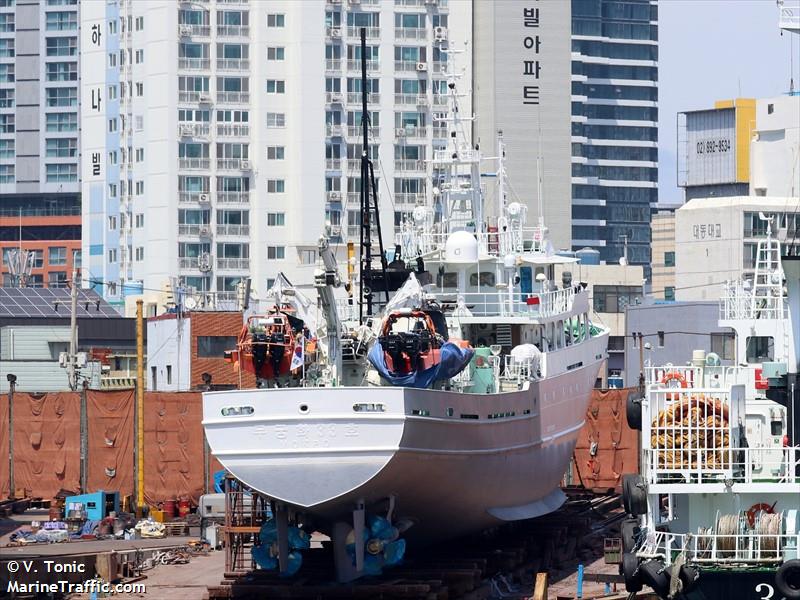 mugunghwa 33 (Fishing Support Vessel) - IMO 9391256, MMSI 440306110, Call Sign 6LMY under the flag of Korea