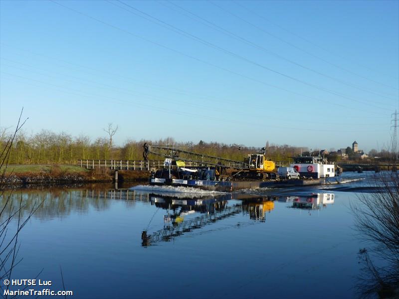 db 17 (Dredging or UW ops) - IMO , MMSI 205387790, Call Sign OT3877 under the flag of Belgium