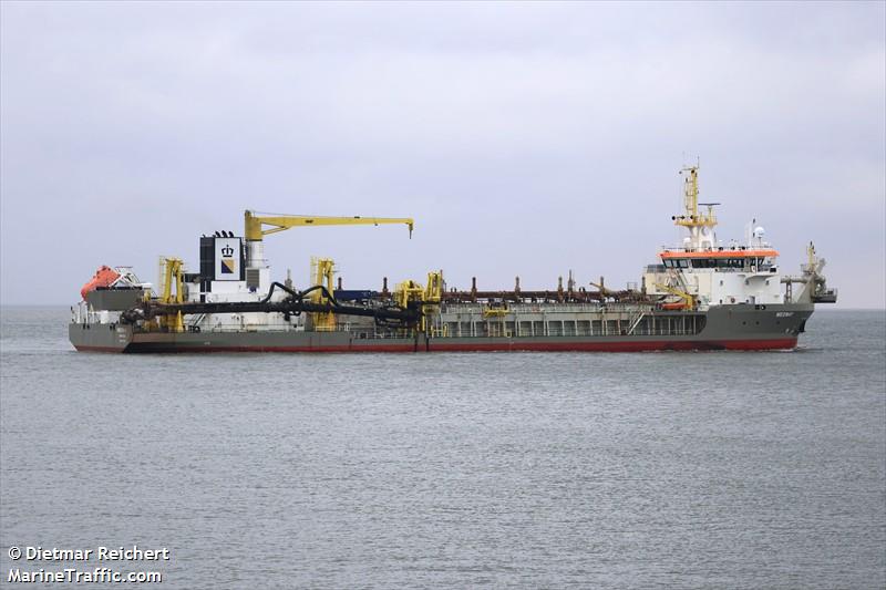 medway (Hopper Dredger) - IMO 9524152, MMSI 209416000, Call Sign 5BUD4 under the flag of Cyprus
