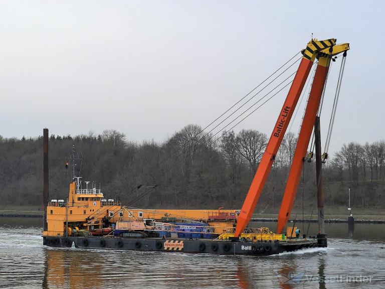 baltic lift (Crane Ship) - IMO 8872796, MMSI 211226140, Call Sign DFQC under the flag of Germany