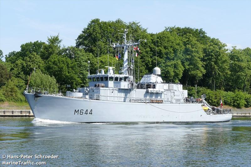 french warship (Unknown) - IMO , MMSI 228769000, Call Sign FAPS under the flag of France