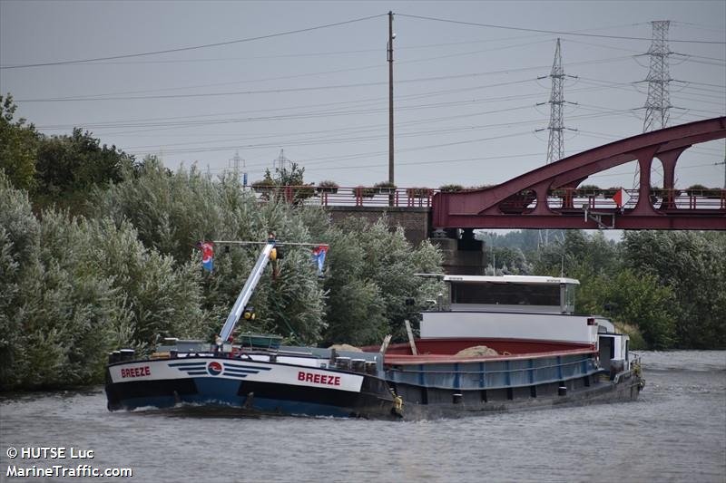 breeze (Cargo ship) - IMO , MMSI 244740076, Call Sign PD6415 under the flag of Netherlands