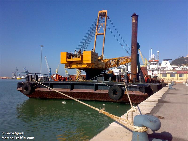 ciclope (Crane Ship) - IMO 8959049, MMSI 247283100, Call Sign INAO under the flag of Italy