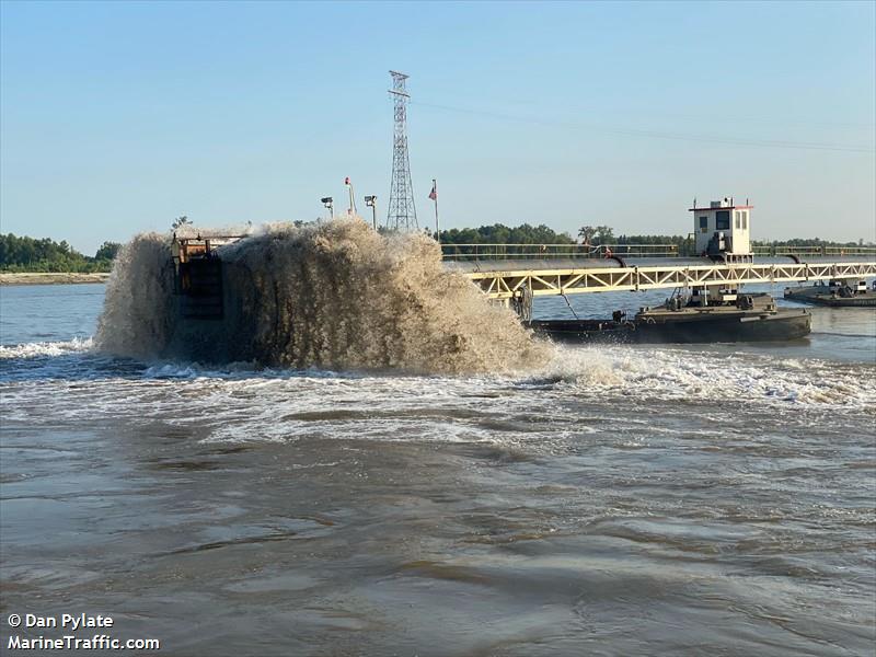 dredge dischrg barg (Dredging or UW ops) - IMO , MMSI 368926350, Call Sign AEQD under the flag of United States (USA)