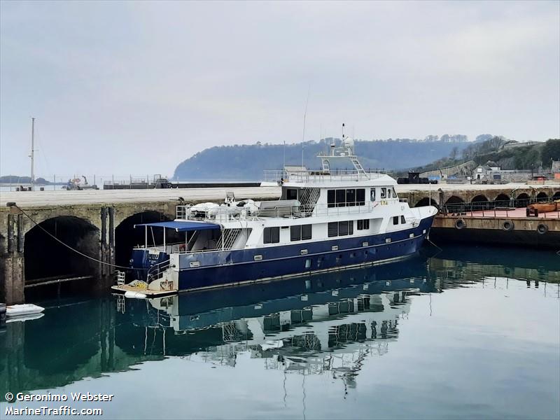 kahu (Pleasure craft) - IMO , MMSI 375254400, Call Sign J8Y4524 under the flag of St Vincent & Grenadines