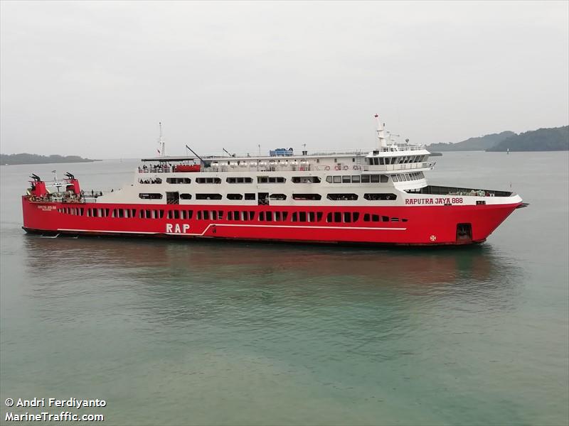 kmp.raputra jaya 888 (Passenger/Ro-Ro Cargo Ship) - IMO 8679675, MMSI 525022330, Call Sign PLMP under the flag of Indonesia