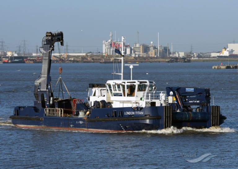 london titan (Work/Repair Vessel) - IMO 9670406, MMSI 235103165, Call Sign 2HFE5 under the flag of United Kingdom (UK)