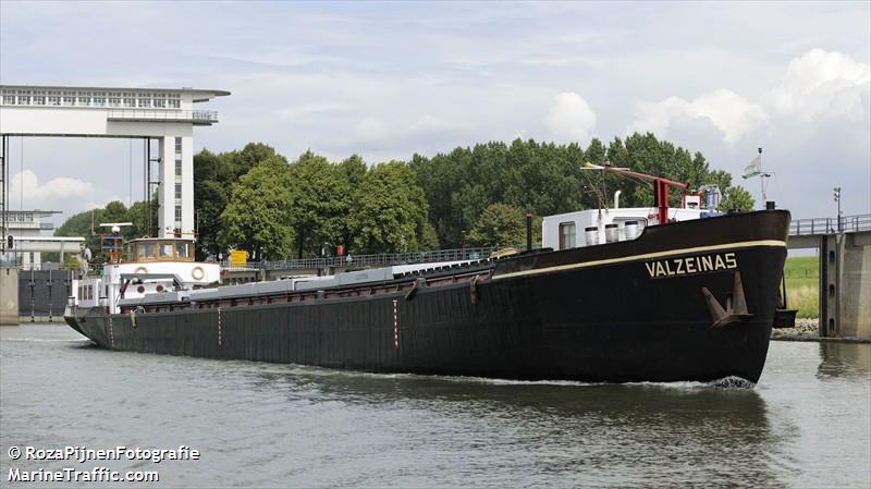 valzeinas (Cargo ship) - IMO , MMSI 244710737, Call Sign PE9844 under the flag of Netherlands