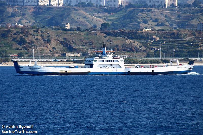 stretto messina (Passenger/Ro-Ro Cargo Ship) - IMO 8618126, MMSI 247054300, Call Sign IXXJ under the flag of Italy