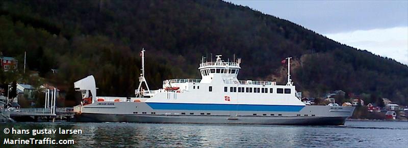 lyngen (Passenger/Ro-Ro Cargo Ship) - IMO 9260873, MMSI 257187000, Call Sign LLWM under the flag of Norway