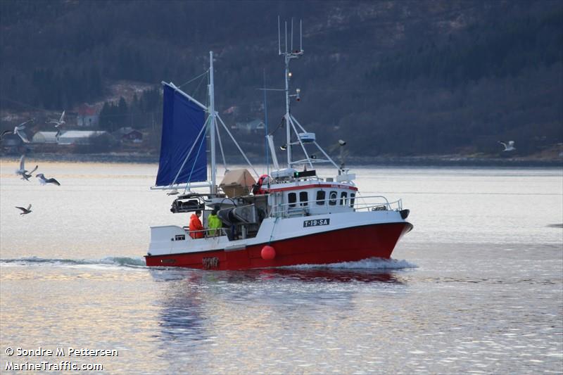 karl martin (Fishing vessel) - IMO , MMSI 257339120, Call Sign LM6532 under the flag of Norway