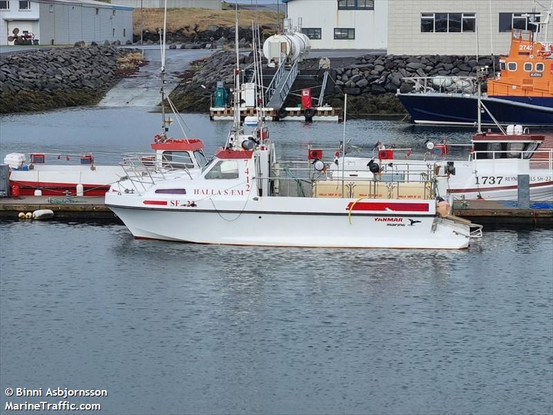halla saem (Fishing vessel) - IMO , MMSI 251533440, Call Sign 7412 under the flag of Iceland