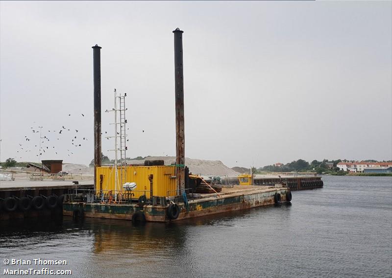 arkil 11 (Dredging or UW ops) - IMO , MMSI 219017639, Call Sign OX2703 under the flag of Denmark