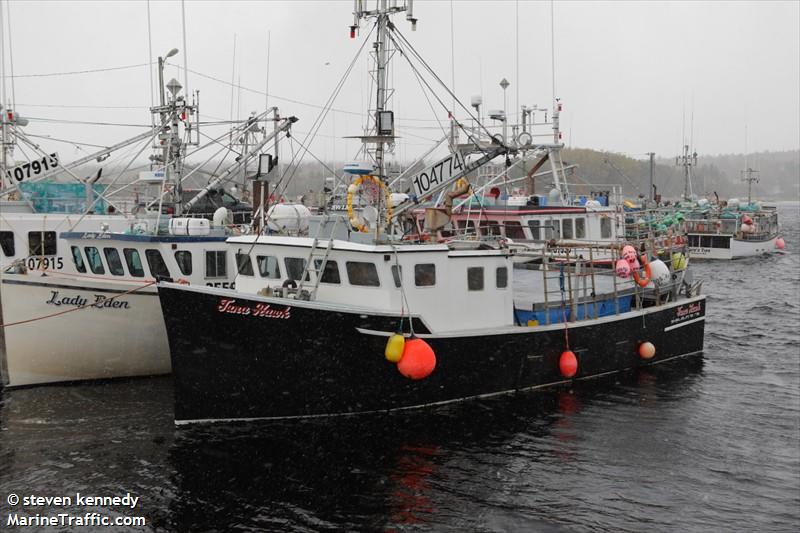 tuna hawk (-) - IMO , MMSI 316007555 under the flag of Canada