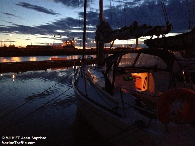 ours 5 (Sailing vessel) - IMO , MMSI 227249260, Call Sign FGE4229 under the flag of France