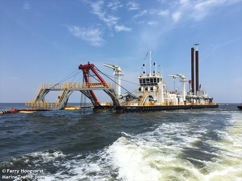 robert m. white (Dredging or UW ops) - IMO , MMSI 367785950, Call Sign WDJ5263 under the flag of United States (USA)