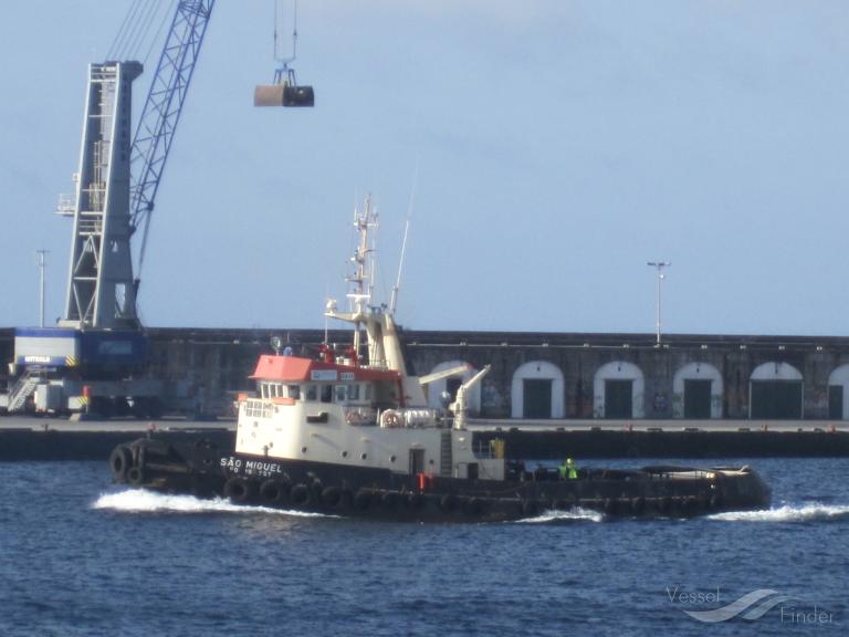 sao mig (Tug) - IMO 7234961, MMSI 204600002, Call Sign CSJV under the flag of Azores