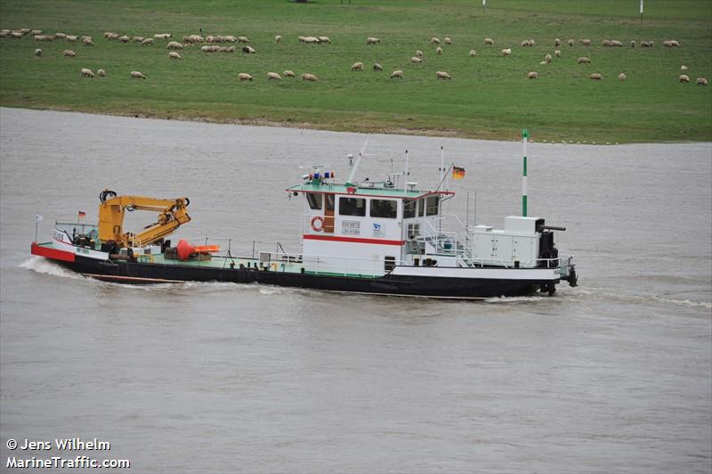 neuss (Dredging or UW ops) - IMO , MMSI 211534750, Call Sign DC 4977 under the flag of Germany