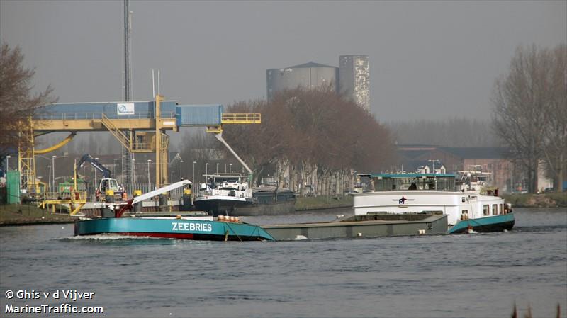 zeebries (Dredging or UW ops) - IMO , MMSI 244182182, Call Sign PG8368 under the flag of Netherlands