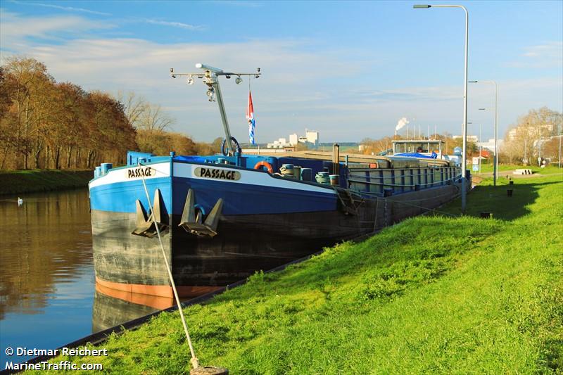 passage (Cargo ship) - IMO , MMSI 244700951, Call Sign PD2393 under the flag of Netherlands