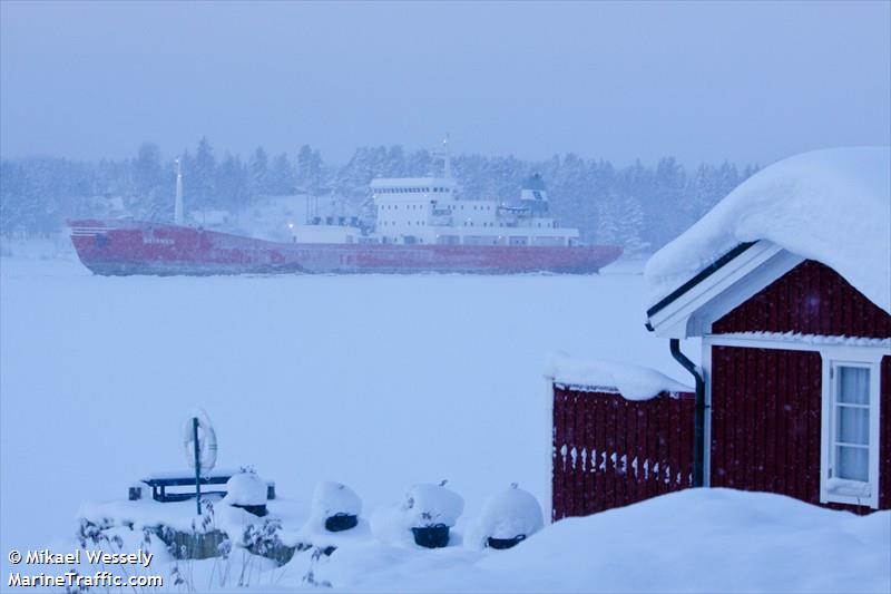 ostanvik (Cement Carrier) - IMO 7364144, MMSI 265192000, Call Sign SENK under the flag of Sweden