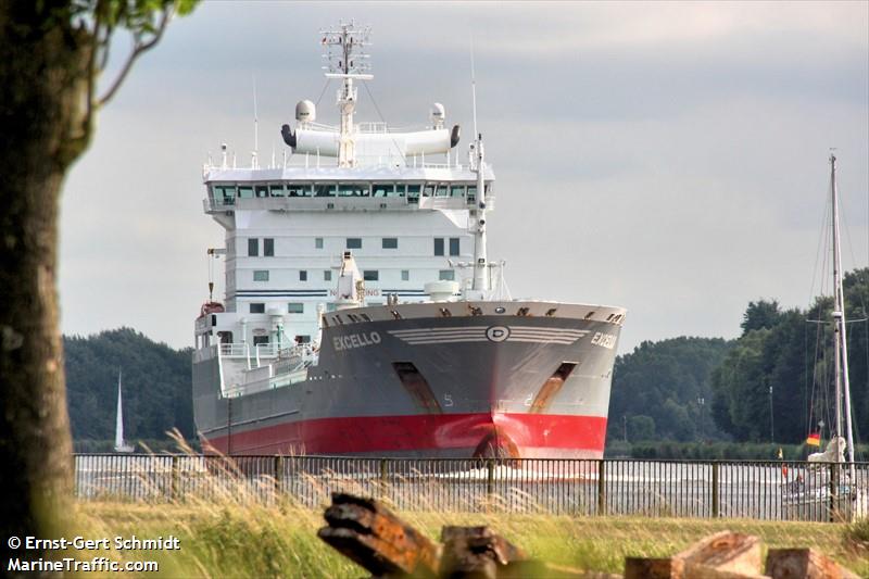 excello (Chemical/Oil Products Tanker) - IMO 9308558, MMSI 266273000, Call Sign SJMG under the flag of Sweden