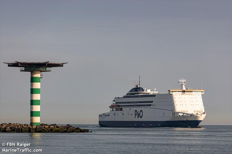 pride of hull (Passenger/Ro-Ro Cargo Ship) - IMO 9208629, MMSI 311062900, Call Sign C6ZQ4 under the flag of Bahamas