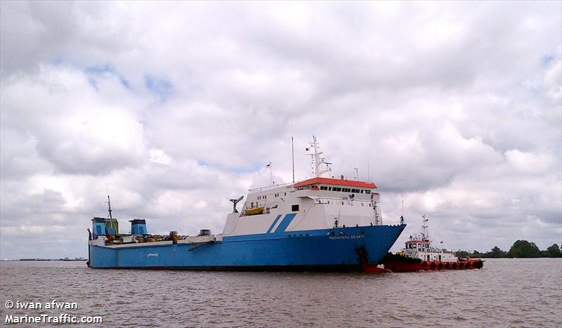 nusantara sejati (Vehicles Carrier) - IMO 8131128, MMSI 525016458, Call Sign PMTE under the flag of Indonesia