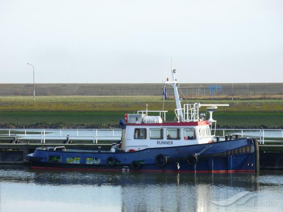 runner (Tug) - IMO 8433629, MMSI 265821600, Call Sign SFE3505 under the flag of Sweden