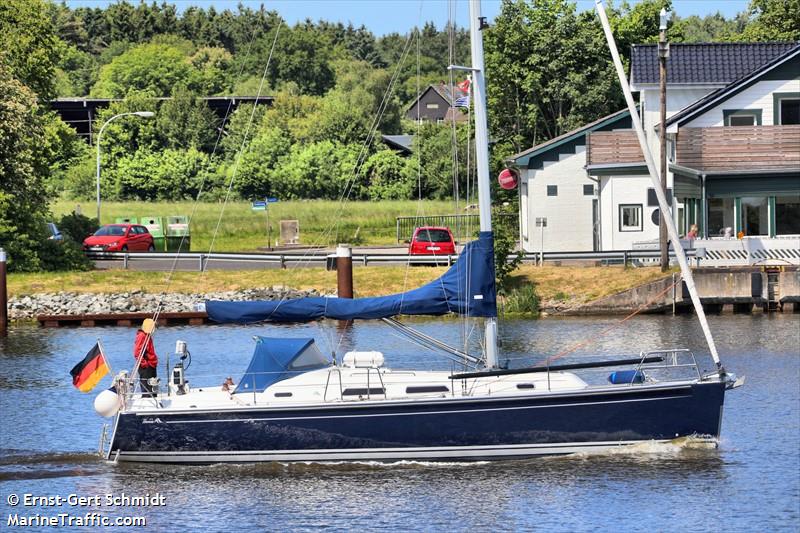 reder an avel (Pleasure craft) - IMO , MMSI 211186640, Call Sign DFJT2 under the flag of Germany