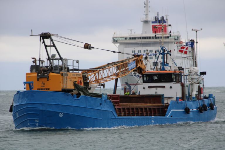 elisabeth hoej (Hopper Dredger) - IMO 6922391, MMSI 219001647, Call Sign OYRQ2 under the flag of Denmark