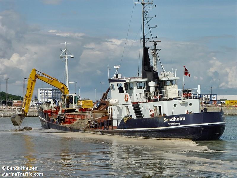 sandholm (Dredger) - IMO 6815976, MMSI 219002493, Call Sign OWTH under the flag of Denmark