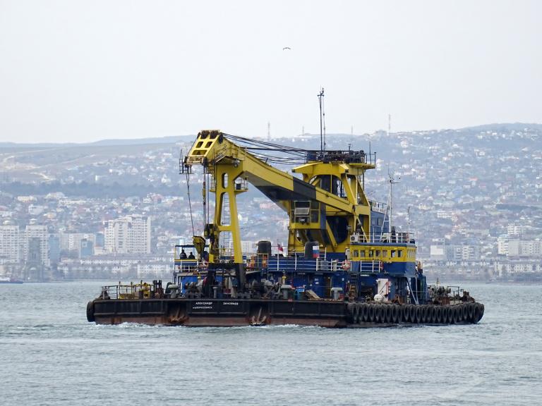 aleksandr zinovyev (Crane Ship) - IMO 8727563, MMSI 273355820, Call Sign UBGH8 under the flag of Russia