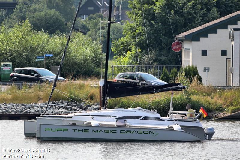 magic dragon (Sailing vessel) - IMO , MMSI 211748580, Call Sign DA4171 under the flag of Germany