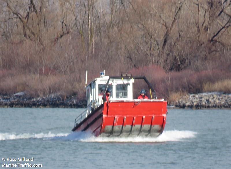 c07963on ccg barge (-) - IMO , MMSI 316030664 under the flag of Canada