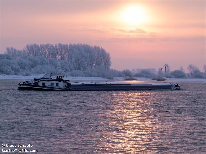 panda (Cargo ship) - IMO , MMSI 244670027, Call Sign PF9067 under the flag of Netherlands