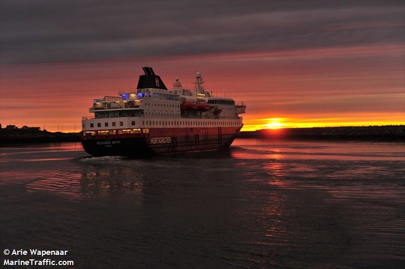 richard with (Passenger/Ro-Ro Cargo Ship) - IMO 9040429, MMSI 258500000, Call Sign LGWH under the flag of Norway