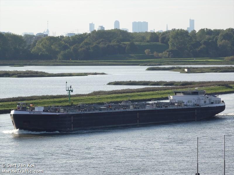 rp brussel (Tanker) - IMO , MMSI 269057472 under the flag of Switzerland