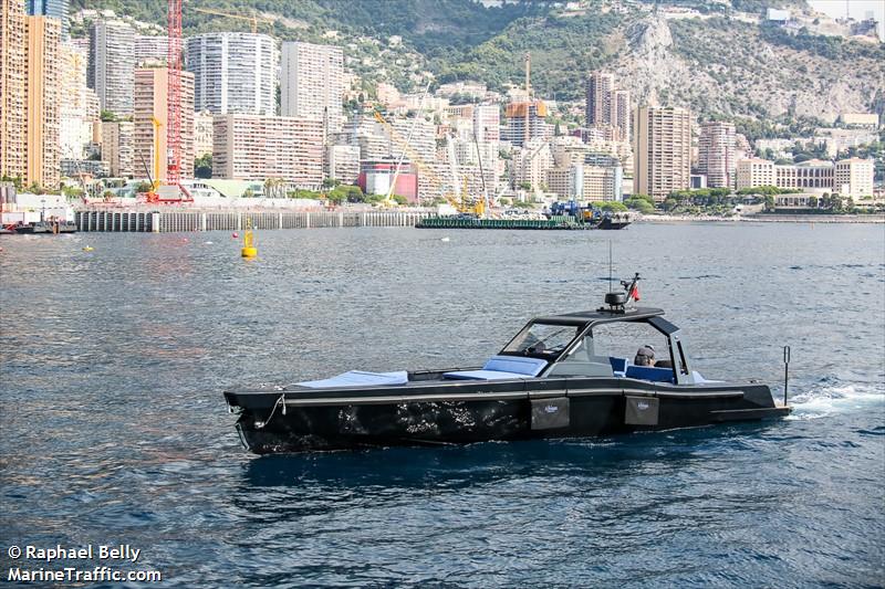 african (Pleasure craft) - IMO , MMSI 310783000, Call Sign ZCEX5 under the flag of Bermuda