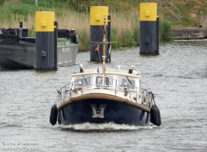 dinos (Pleasure craft) - IMO , MMSI 244093402, Call Sign PE4353 under the flag of Netherlands