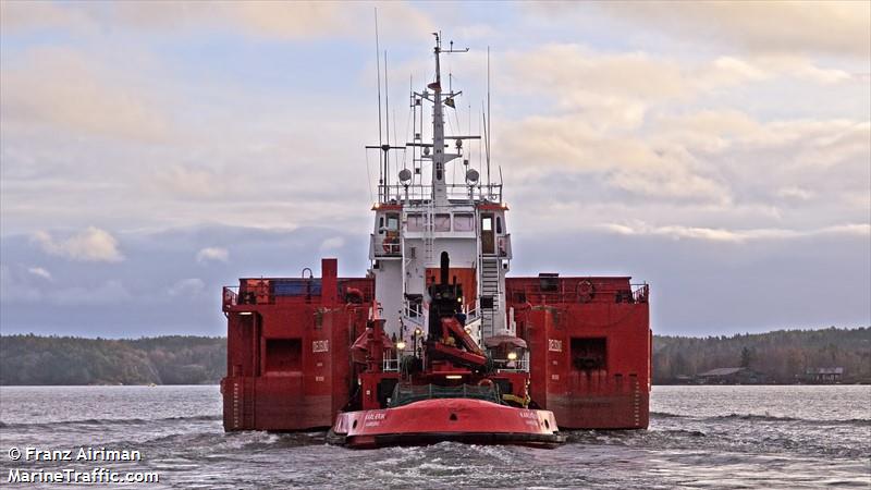 karl erik (Pusher Tug) - IMO 7388657, MMSI 218809000, Call Sign DDHN2 under the flag of Germany