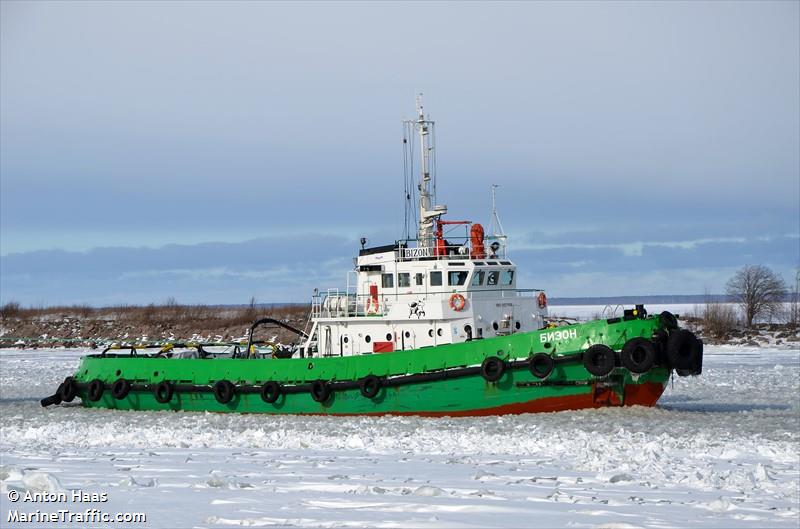 bizon (Tug) - IMO 8853908, MMSI 273355460 under the flag of Russia