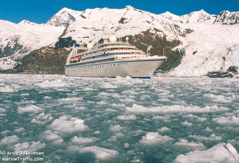 star breeze (Passenger (Cruise) Ship) - IMO 8807997, MMSI 311083000, Call Sign C6FR4 under the flag of Bahamas