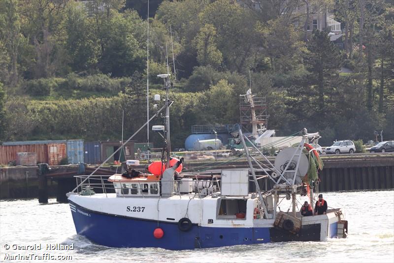 stephanie s237 (Unknown) - IMO , MMSI 250001101, Call Sign EIC09 under the flag of Ireland