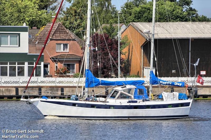 happy day (Sailing vessel) - IMO , MMSI 269107390, Call Sign HBY4840 under the flag of Switzerland