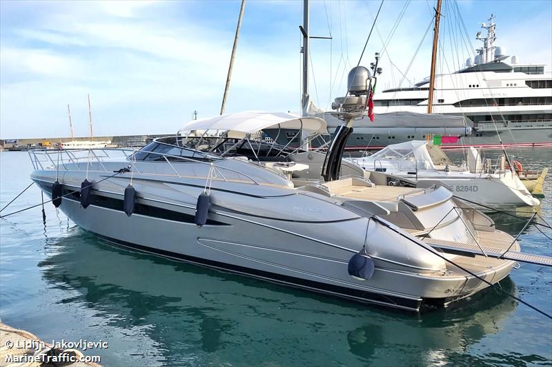 bravo (Pleasure craft) - IMO , MMSI 319145800, Call Sign ZCTQ4 under the flag of Cayman Islands