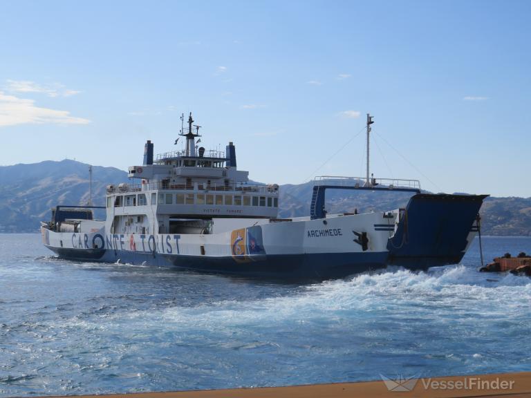 archimede (Passenger/Ro-Ro Cargo Ship) - IMO 8618138, MMSI 247054700, Call Sign IXZR under the flag of Italy