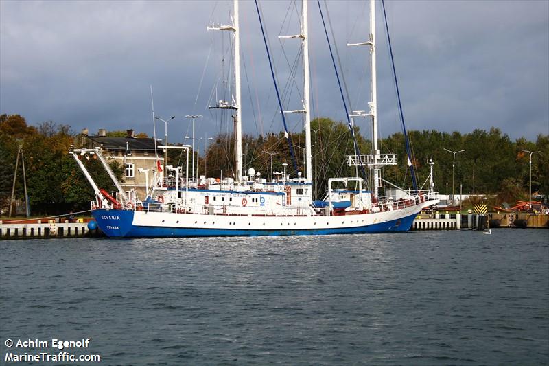 oceania (Research Vessel) - IMO 8304854, MMSI 261000150, Call Sign SQOC under the flag of Poland